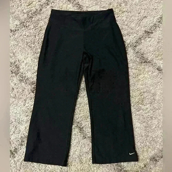 Nike capris size S wide leg capris-very flattering (SKU K119) - Picture 1 of 4